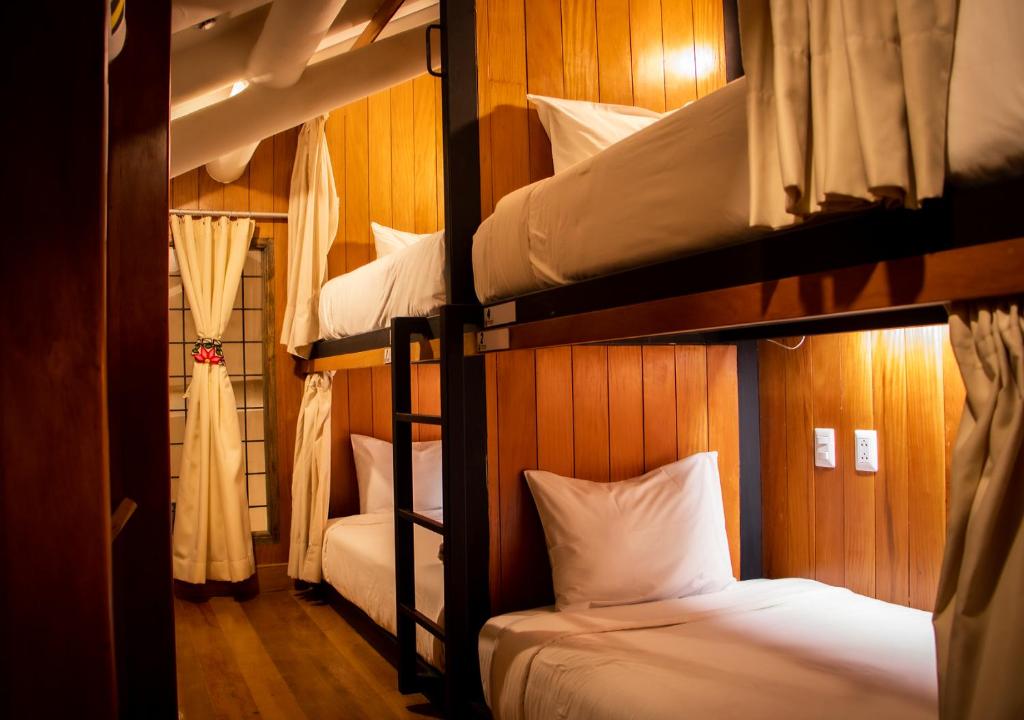 Nao Victoria Hostel - Cama En Habitación Compartida Femenina De 4 Camas
