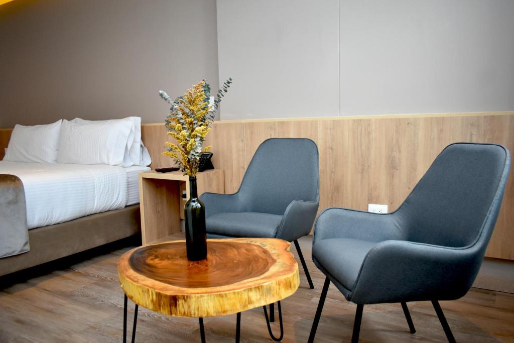 Postel nebo postele na pokoji v ubytování EM Hotel Corferias Embajada Americana