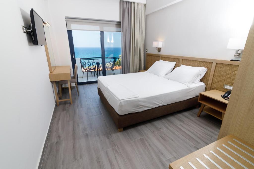 Posteľ alebo postele v izbe v ubytovaní Elegant Beach Hotel