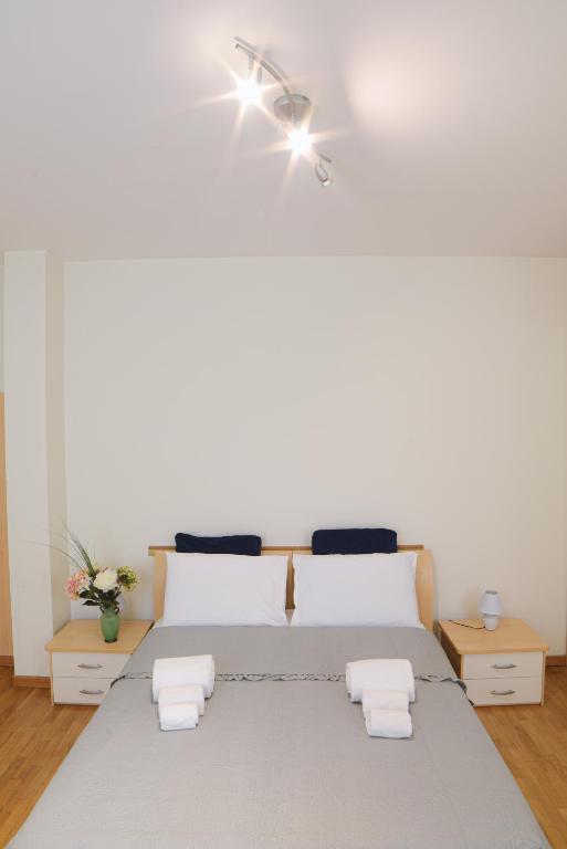 Łóżko lub łóżka w pokoju w obiekcie Parma Central Apartments