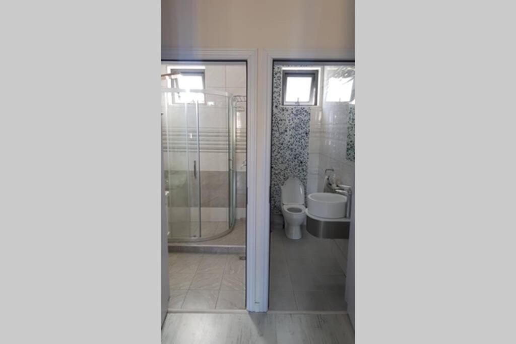 Luxury Couples Paradise*ensuite Jacuzzi and Pool - 三居室房屋