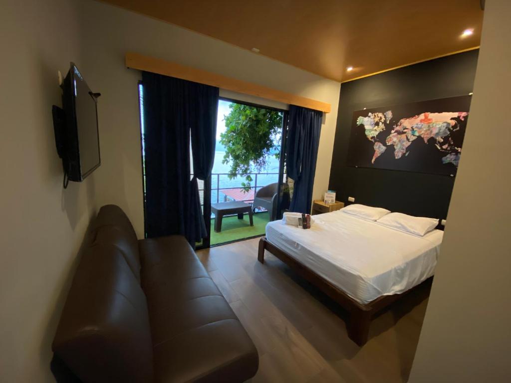 Captain Morgan Hostel Lake Coatepeque - Habitación Doble Deluxe Con Balcón