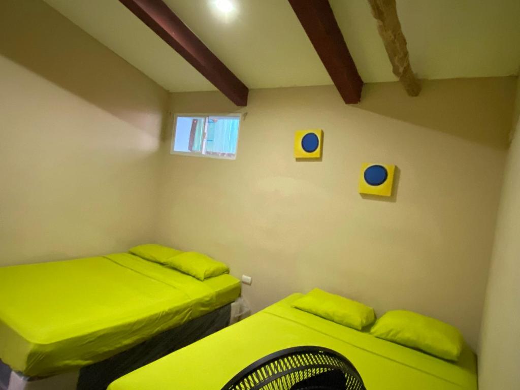 Captain Morgan Hostel Lake Coatepeque - Habitación Queen Con Dos Camas Queen