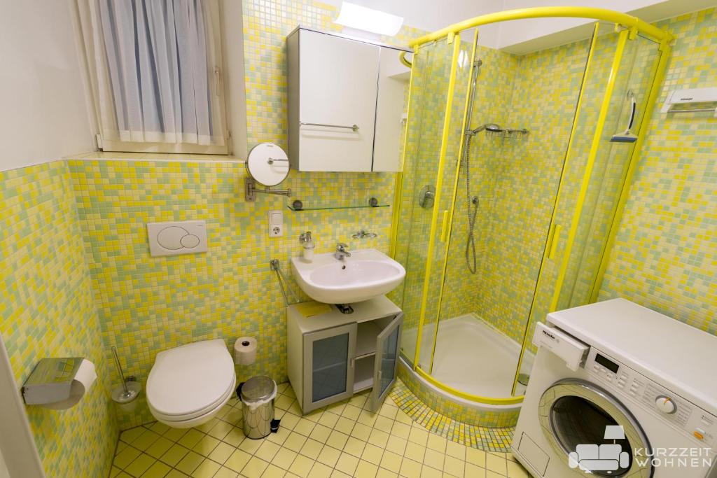 A bathroom at Appartements Steingasse