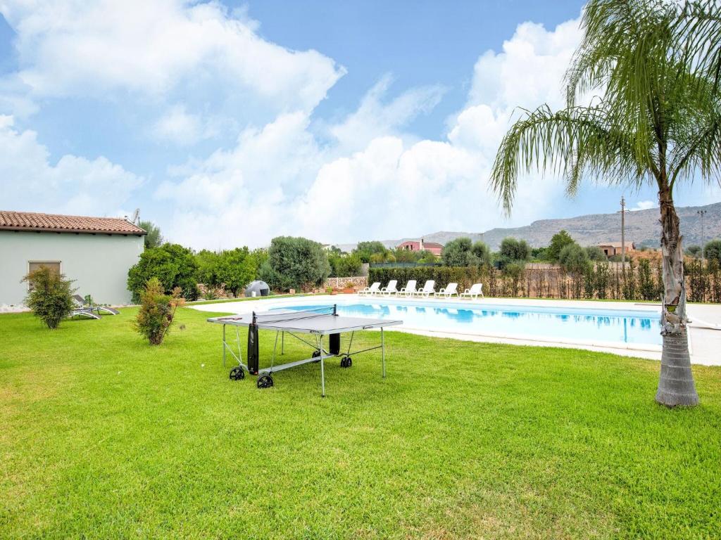 גינה חיצונית ב-Belvilla by OYO Dream villa with private pool