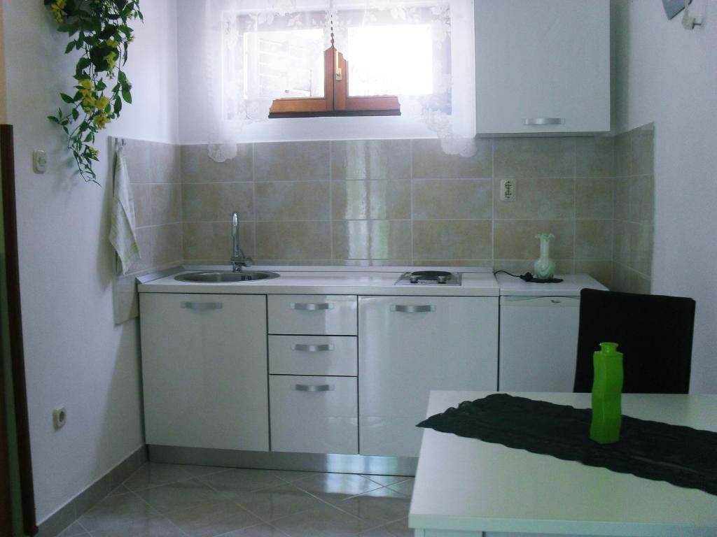 Kuchyň nebo kuchyňský kout v ubytování Apartments & Rooms Vitt