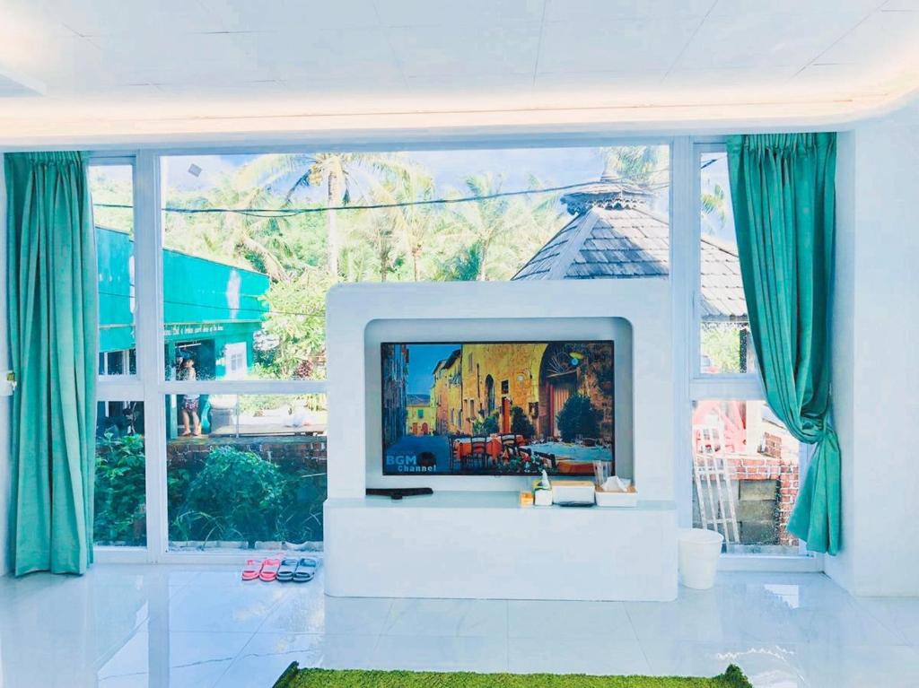 Televisyen dan/atau pusat hiburan di Sky Grass