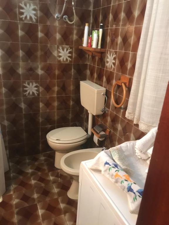 A bathroom at Villetta Romeo Casavacanze