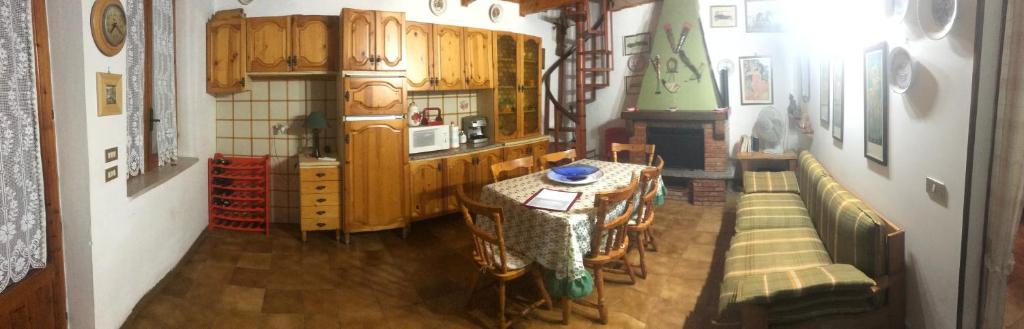 A kitchen or kitchenette at Villetta Romeo Casavacanze