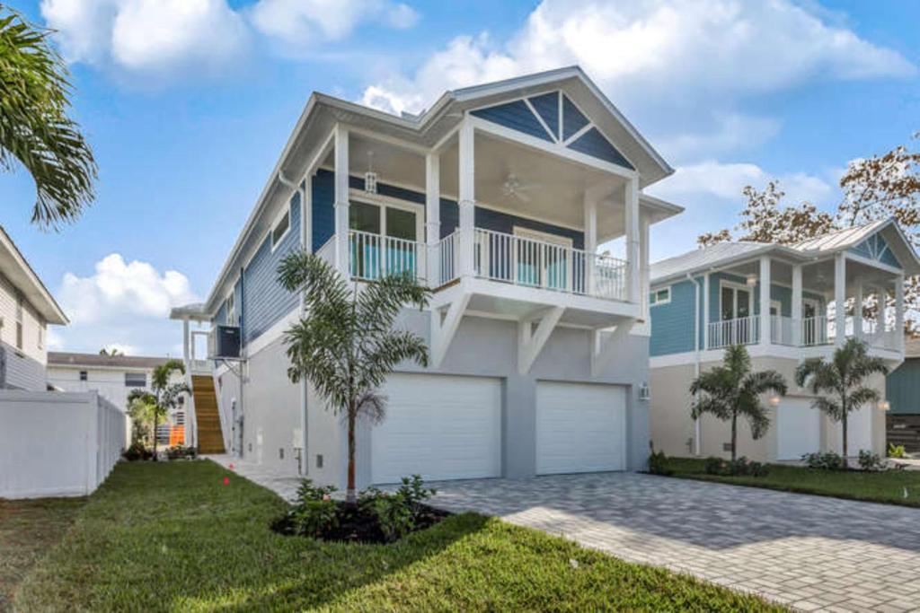 Twin Palaces on Palmetto by Coastal Vacation Properties