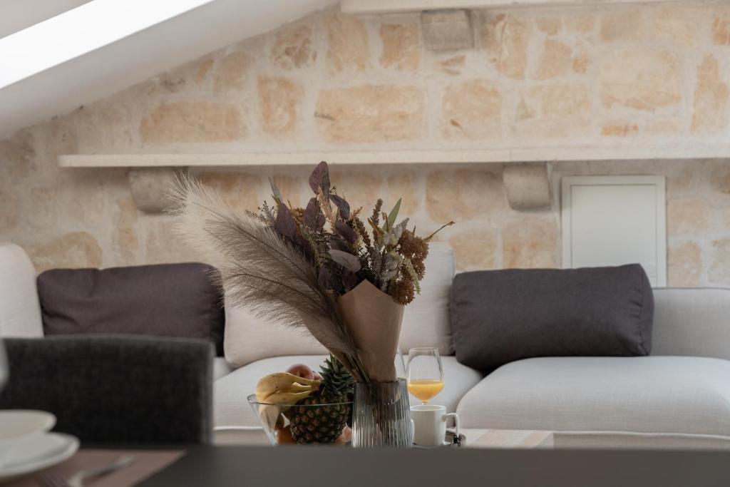 Fotografia z galérie ubytovania Charming stone apartment with jacuzzi in center of Omiš v Omise
