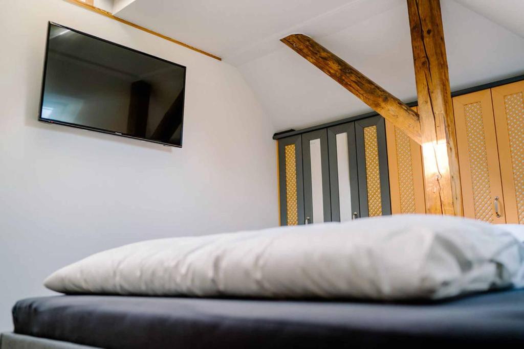 TV a/nebo společenská místnost v ubytování Ferienwohnung Radeberg