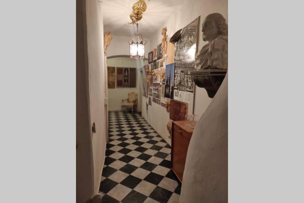 Kuchyň nebo kuchyňský kout v ubytování In einer Wohnung durch die Jahrhunderte