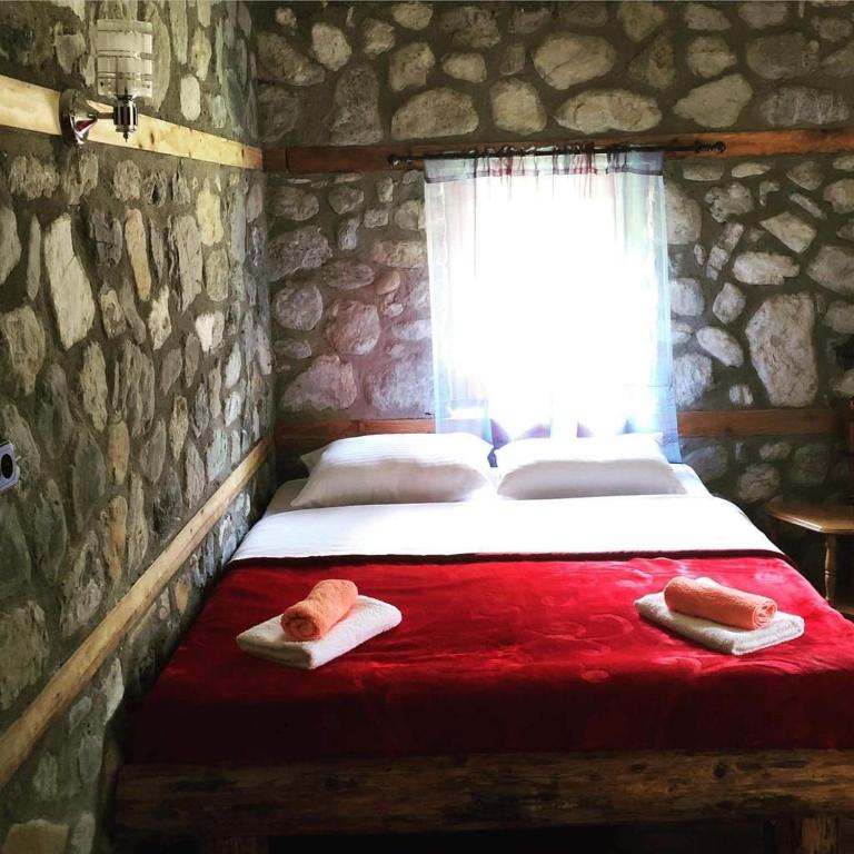 Guest house Hyrmet Demushi - Habitación Doble O Gemela Con Baño Privado