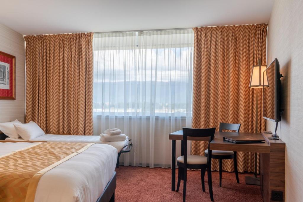 Postel nebo postele na pokoji v ubytování Nash Suites Airport Hotel