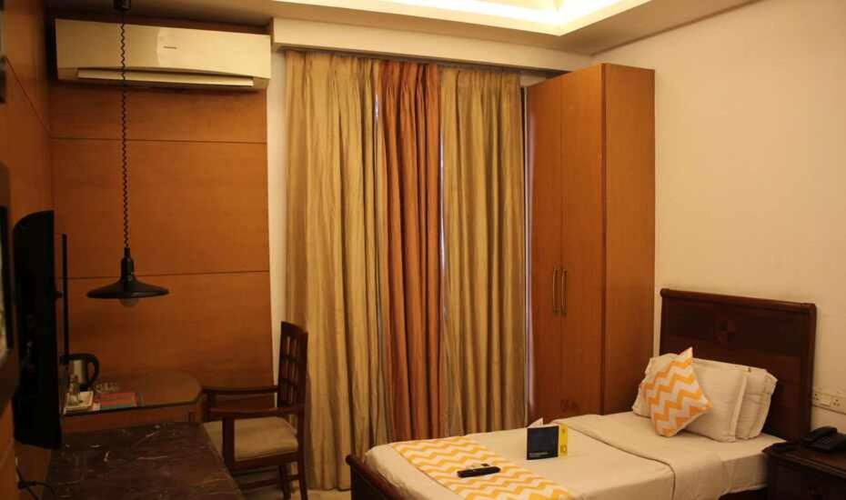 Postel nebo postele na pokoji v ubytování Hotel Good Will Residency - Cyber City Gurgaon