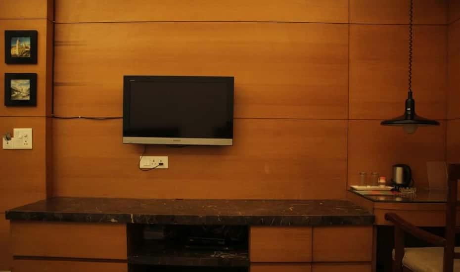 TV a/nebo společenská místnost v ubytování Hotel Good Will Residency - Cyber City Gurgaon