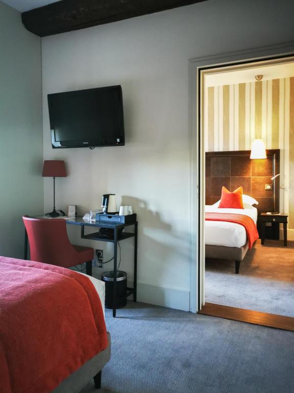 Postel nebo postele na pokoji v ubytování Hôtel Le Griffon d'Or