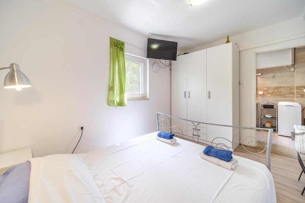 Postel nebo postele na pokoji v ubytování Elena Apartments
