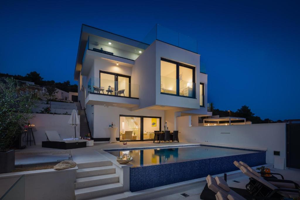 Villa Ocean View with Heated Pool