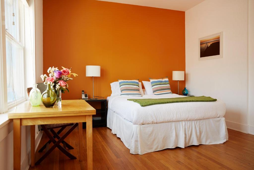 Venice Suites - Studio Suite - 1 Queen Bed