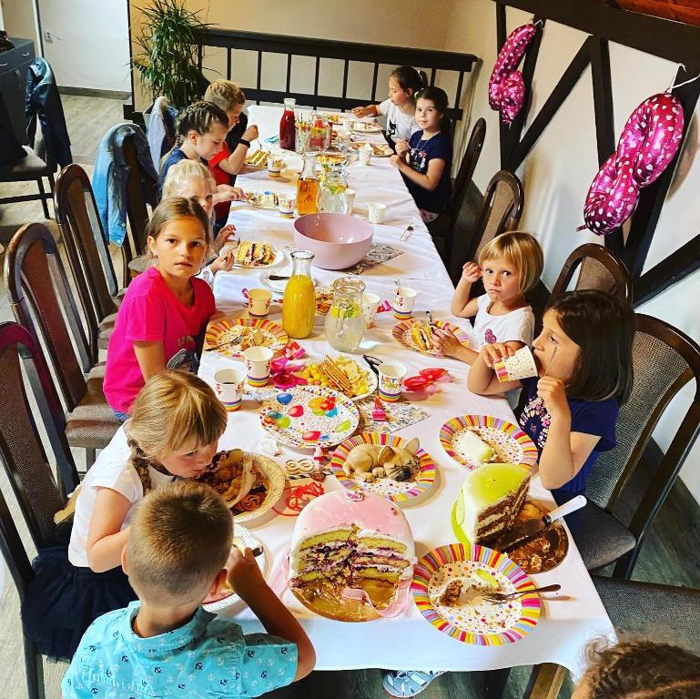 Jedzenie w pensjonacie lub w pobliżu