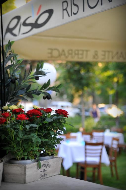 Restaurace v ubytování Hotel Castle Garden