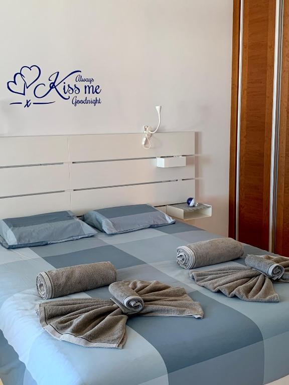Postel nebo postele na pokoji v ubytování Villa 64, Vista Lobos, private heated pool x jacuzzi, Playa Blanca