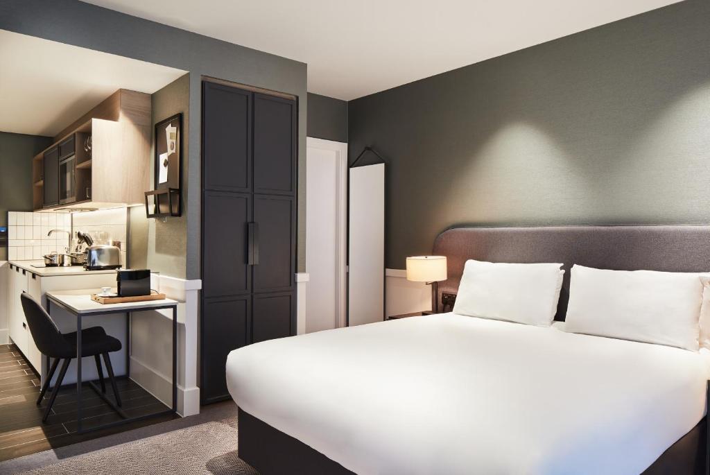 Kuchyň nebo kuchyňský kout v ubytování Hyatt House Manchester