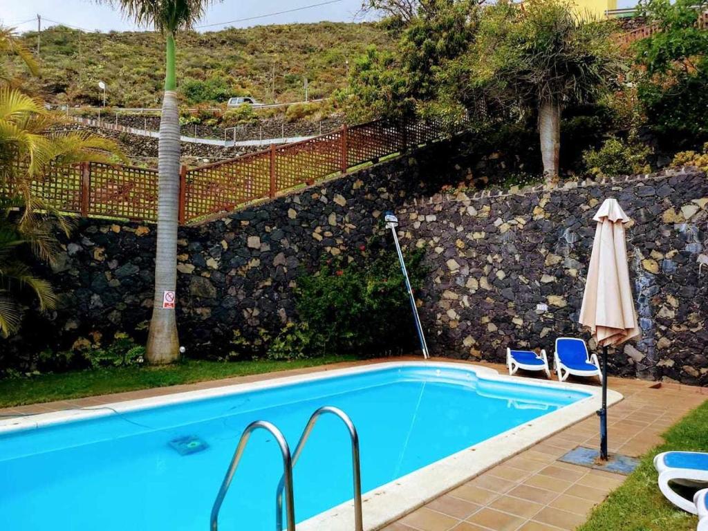 Bazén v ubytování Kettytravel Casa La Morera Piscina y Asadero La Palma Islas Canarias nebo v jeho okolí