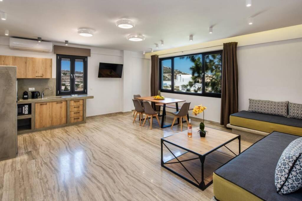 Kuchyň nebo kuchyňský kout v ubytování Christianna & George Luxury Hot Tub Apartment