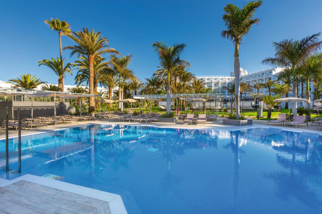 Bazén v ubytování Hotel Riu Palace Maspalomas - Adults Only nebo v jeho okolí