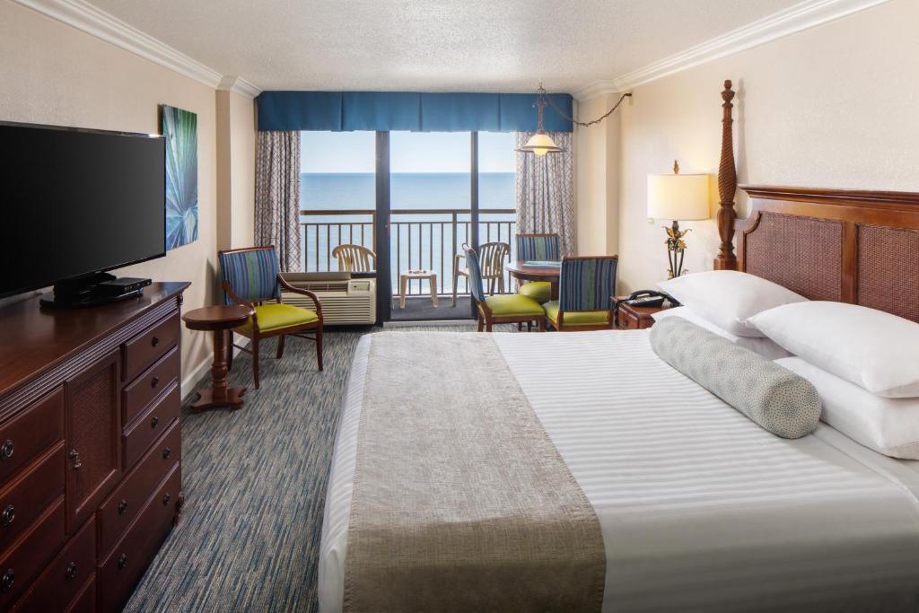 Holiday Pavilion Resort on the Boardwalk - Tower Oceanfront King Room With Kitchen