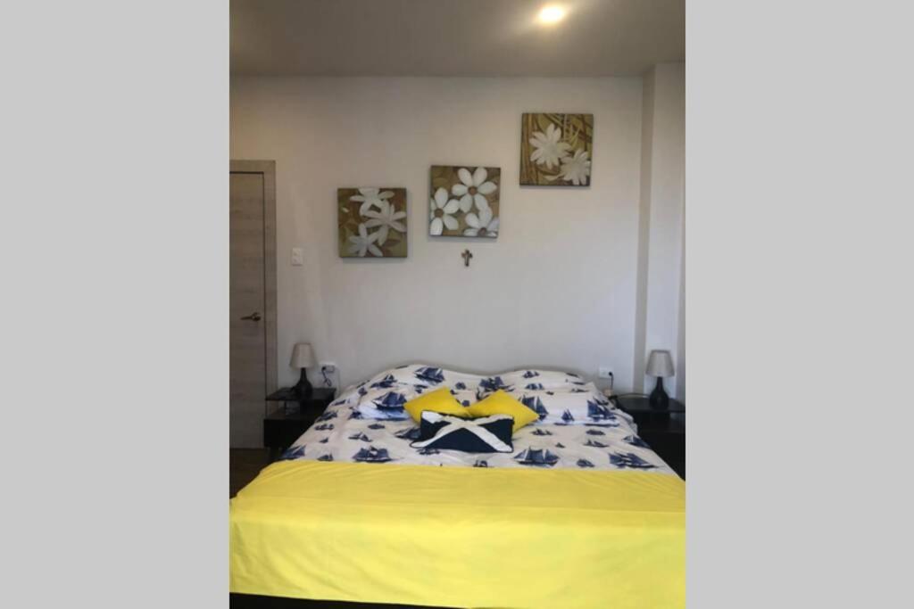 Postel nebo postele na pokoji v ubytování Casa de Playa Koumpí Beach