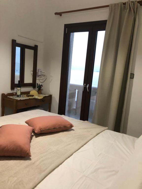 Postel nebo postele na pokoji v ubytování Anthoula Apartments
