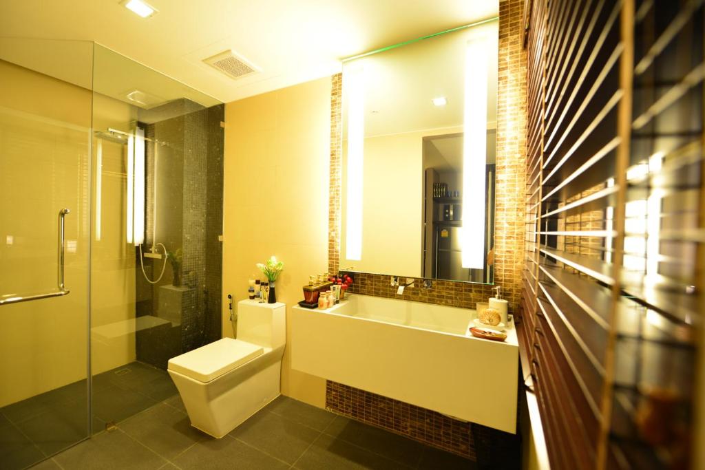 Koupelna v ubytování The Charm Resort Phuket - SHA Certified