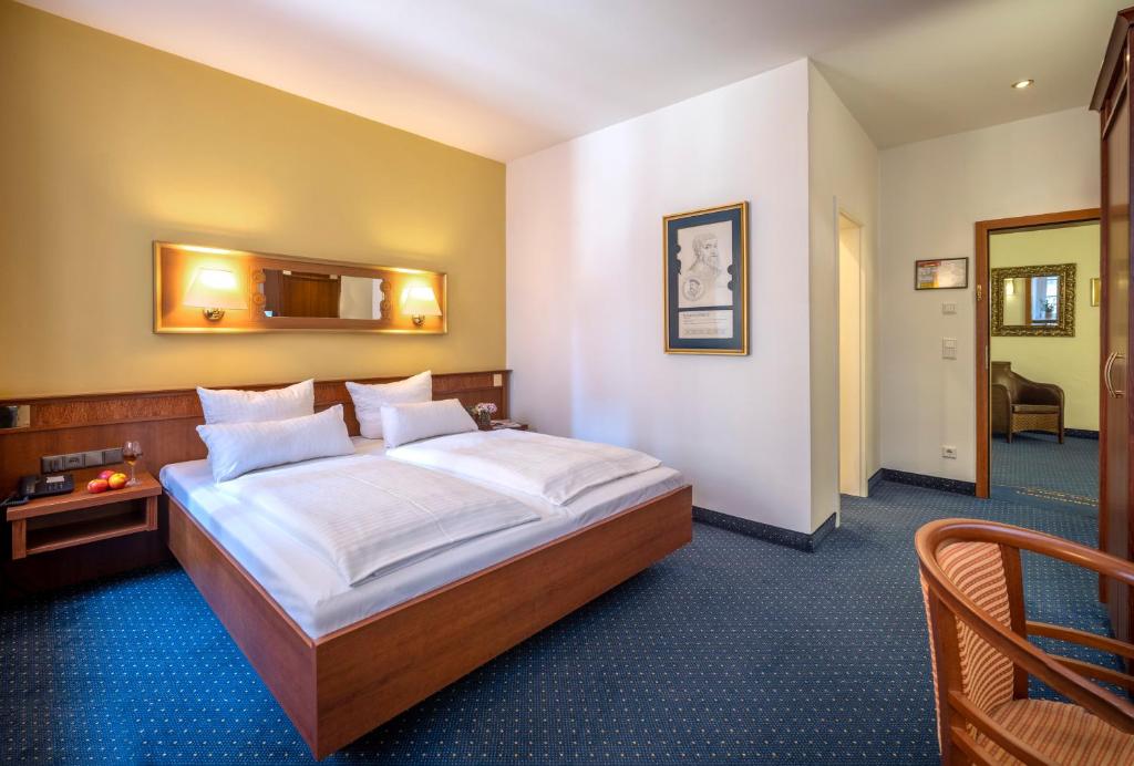 Postel nebo postele na pokoji v ubytování Altstadthotel der Patrizier