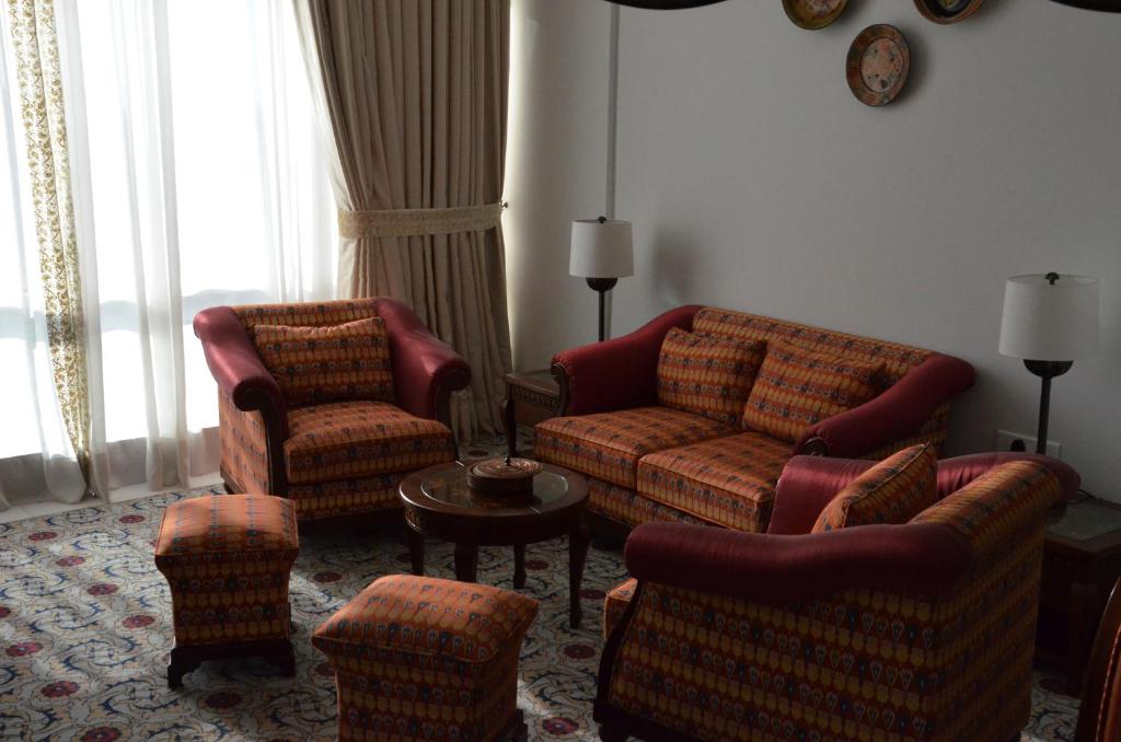 Posezení v ubytování Dushanbe Serena Hotel