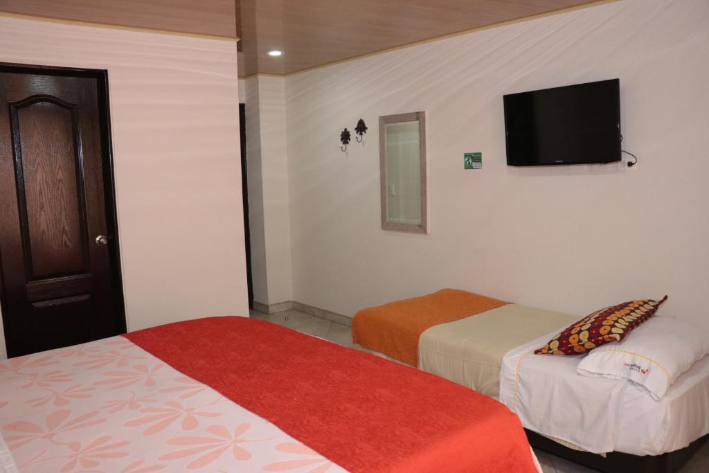 Postel nebo postele na pokoji v ubytování Hoteles Bogotá Inn El Lago Country Zona Rosa