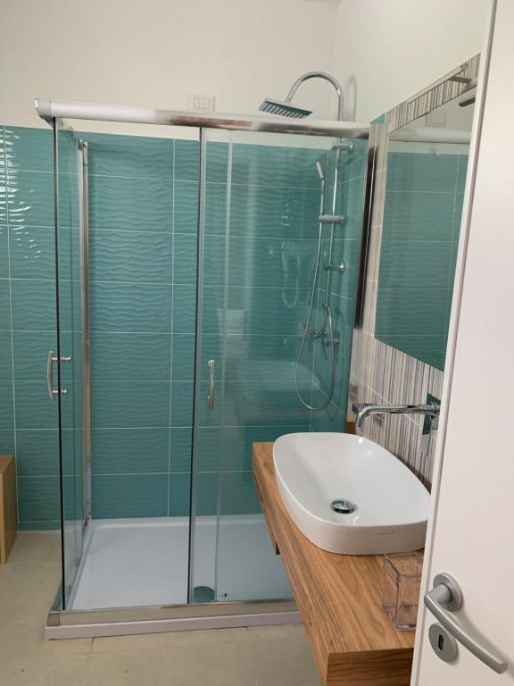 a bathroom with a glass shower and a sink at Miriasol Bed and Breakfast in Capo Vaticano