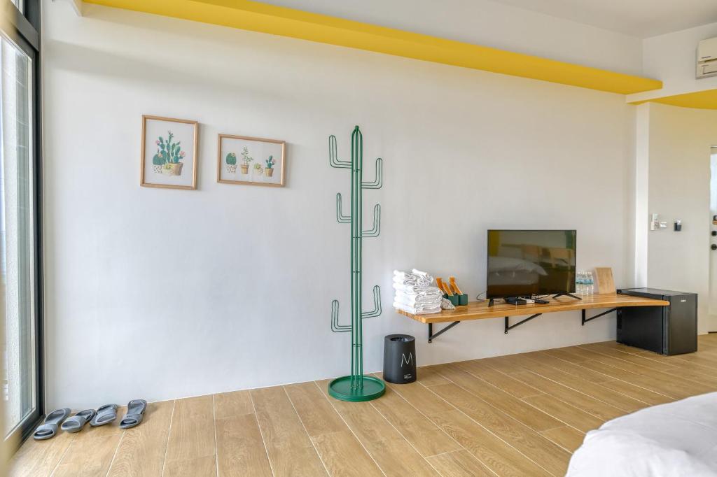 TV a/nebo společenská místnost v ubytování Sea House Diary Homestay