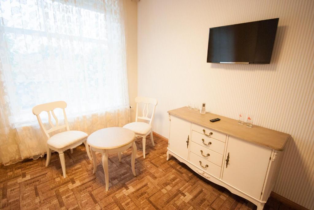 TV a/nebo společenská místnost v ubytování Villa & Restoran Soffa