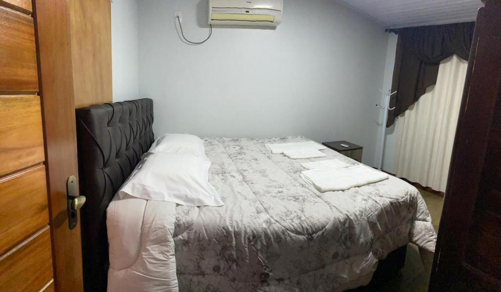 Postel nebo postele na pokoji v ubytování Casa da Árvore
