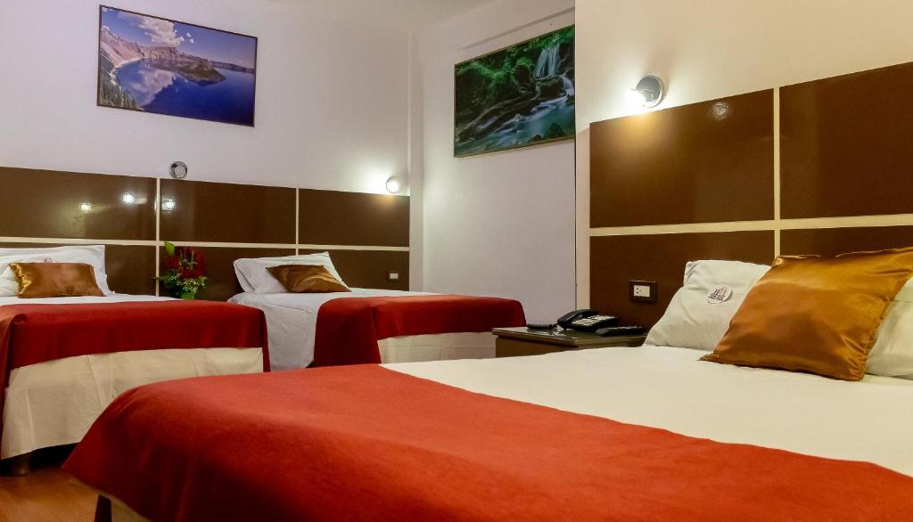 Postel nebo postele na pokoji v ubytování Hotel Royal Inn