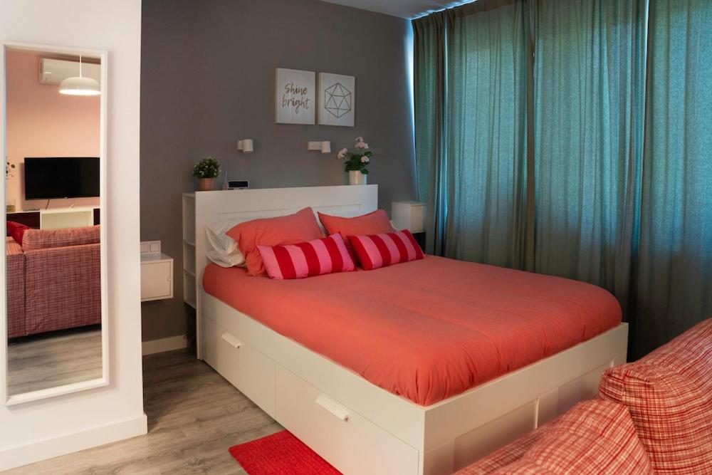A bed or beds in a room at Zamora Suites Central