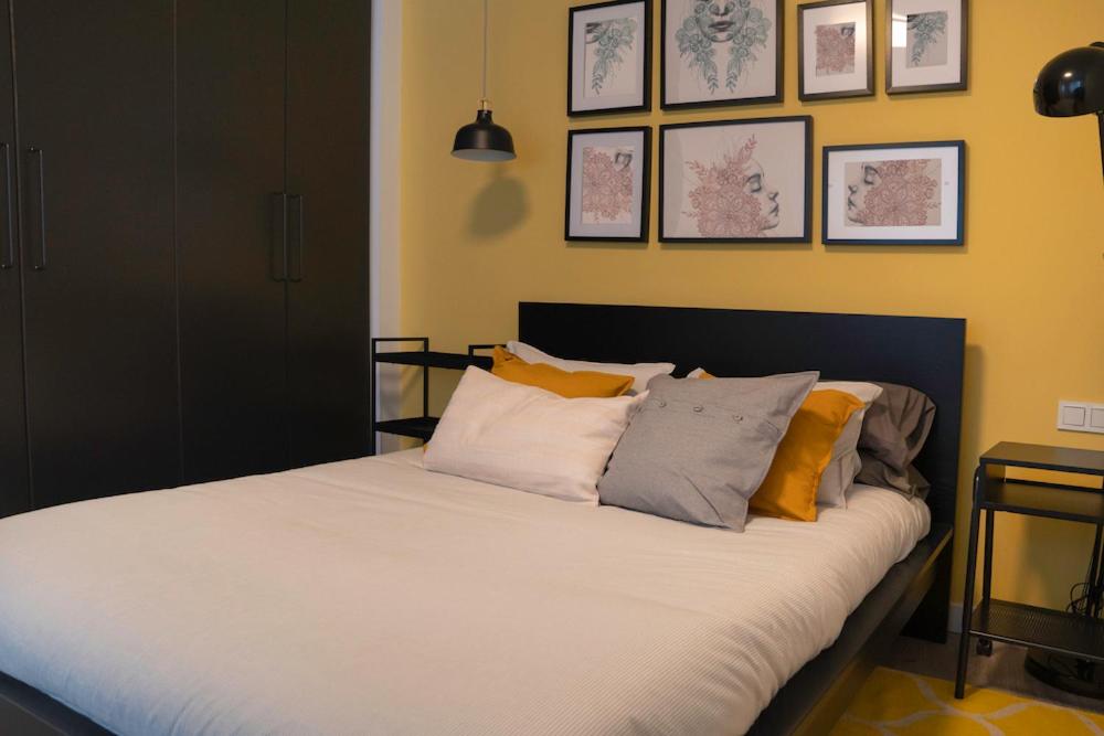 A bed or beds in a room at Zamora Suites Central