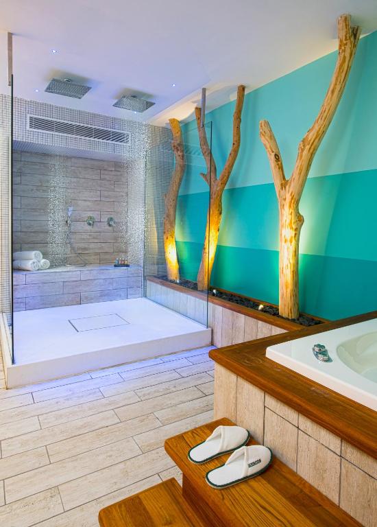 Koupelna v ubytování Herods Vitalis Spa Hotel Eilat a Premium collection by Fattal Hotels