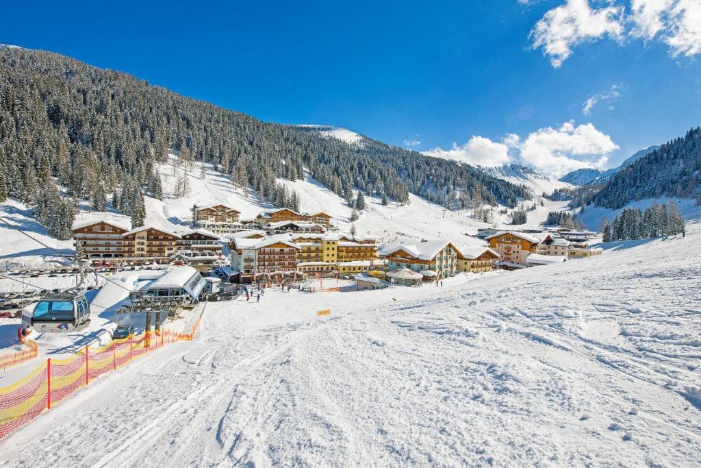 Hotel Zauchenseehof during the winter