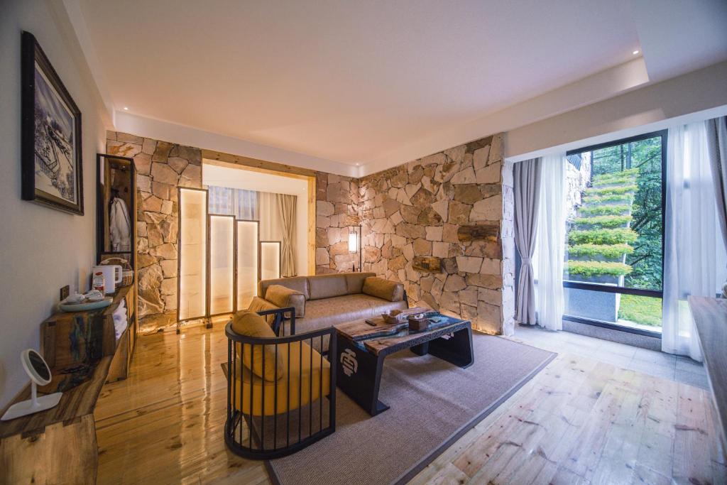 Zhangjiajie Rock language art hotel-Free pick up service的休息区