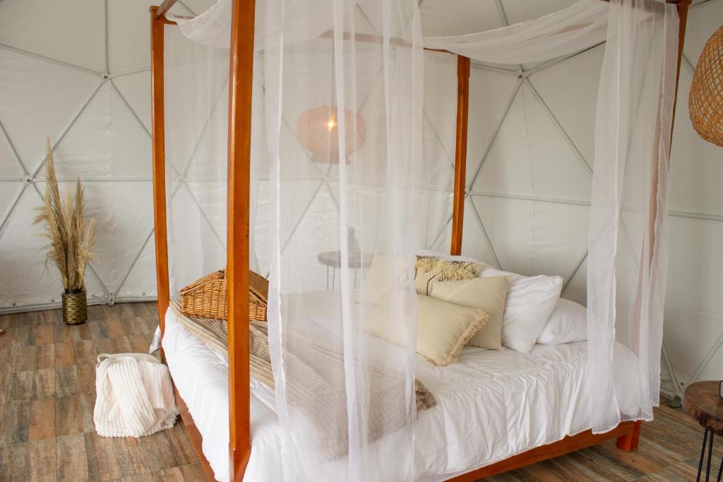 Postel nebo postele na pokoji v ubytování Orange Glamping